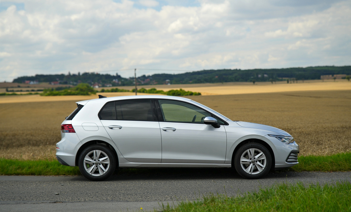 volkswagen-golf-8-9