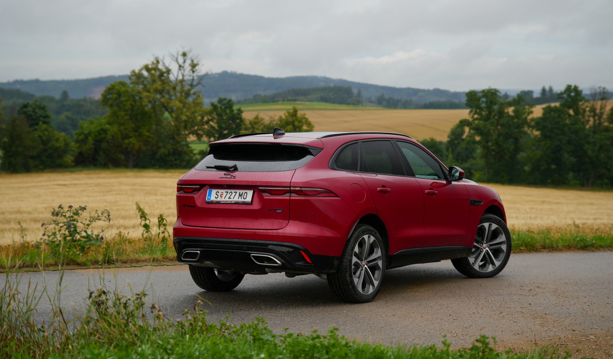 aguar-f-pace-2022-11