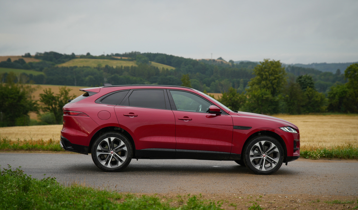 aguar-f-pace-2022-18