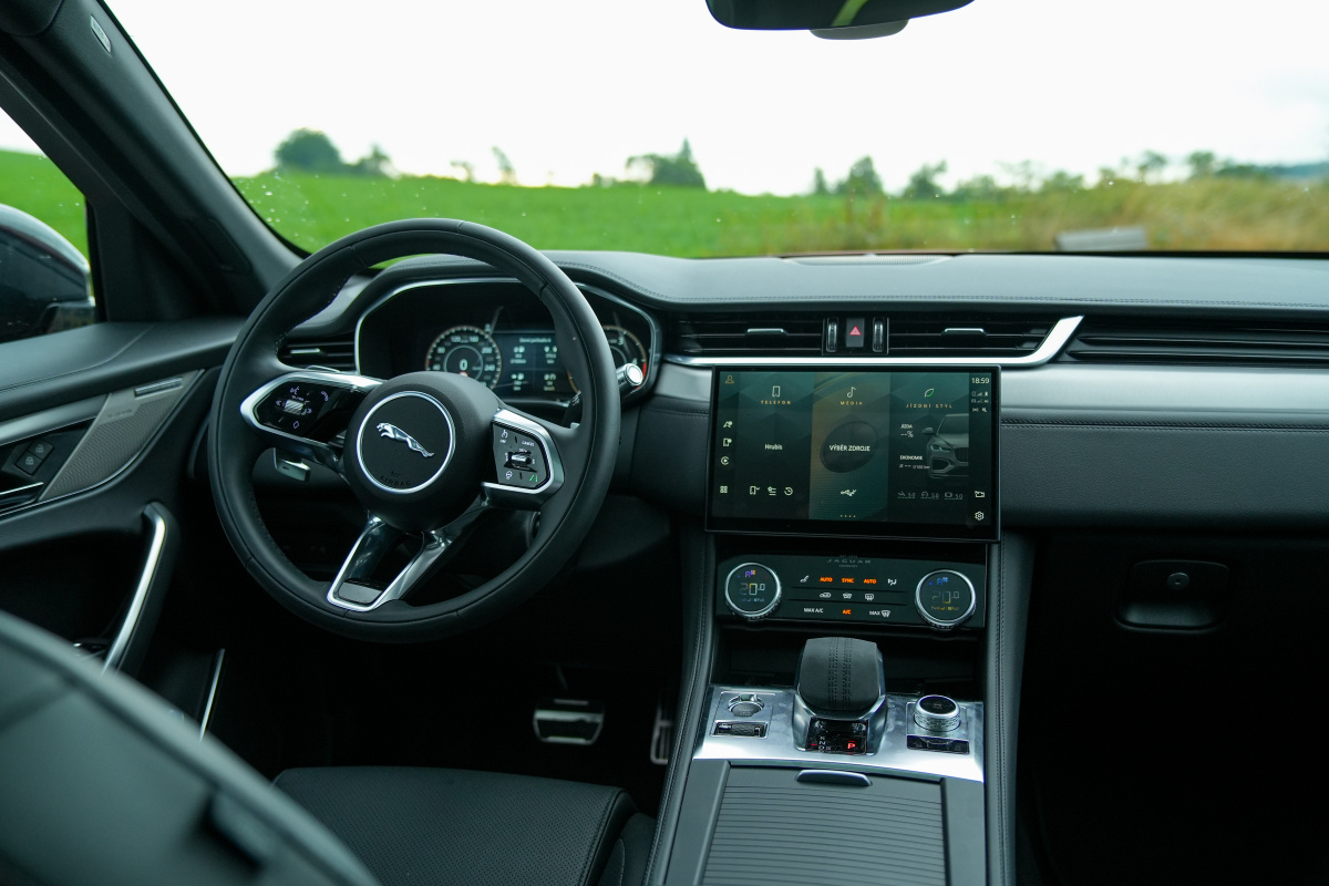 aguar-f-pace-2022-5