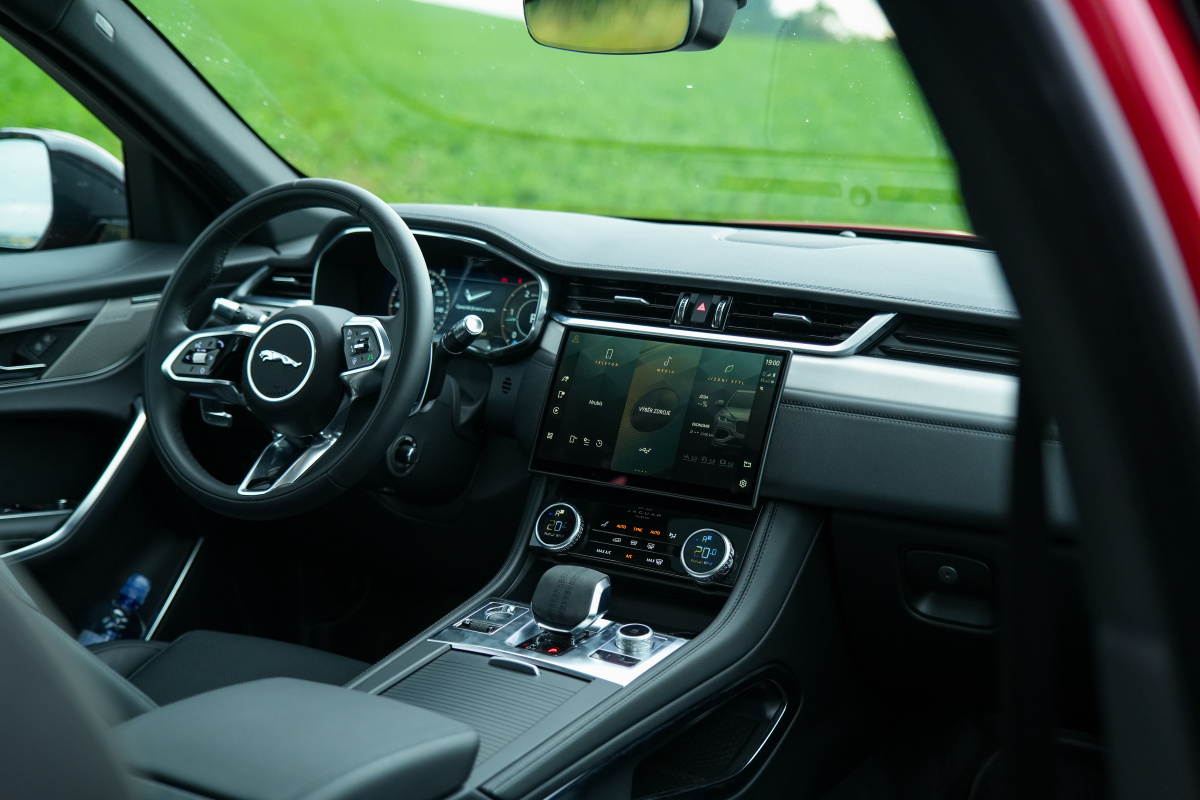 aguar-f-pace-2022-7