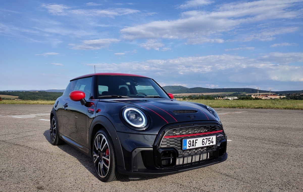 mini-jcw-2022-1
