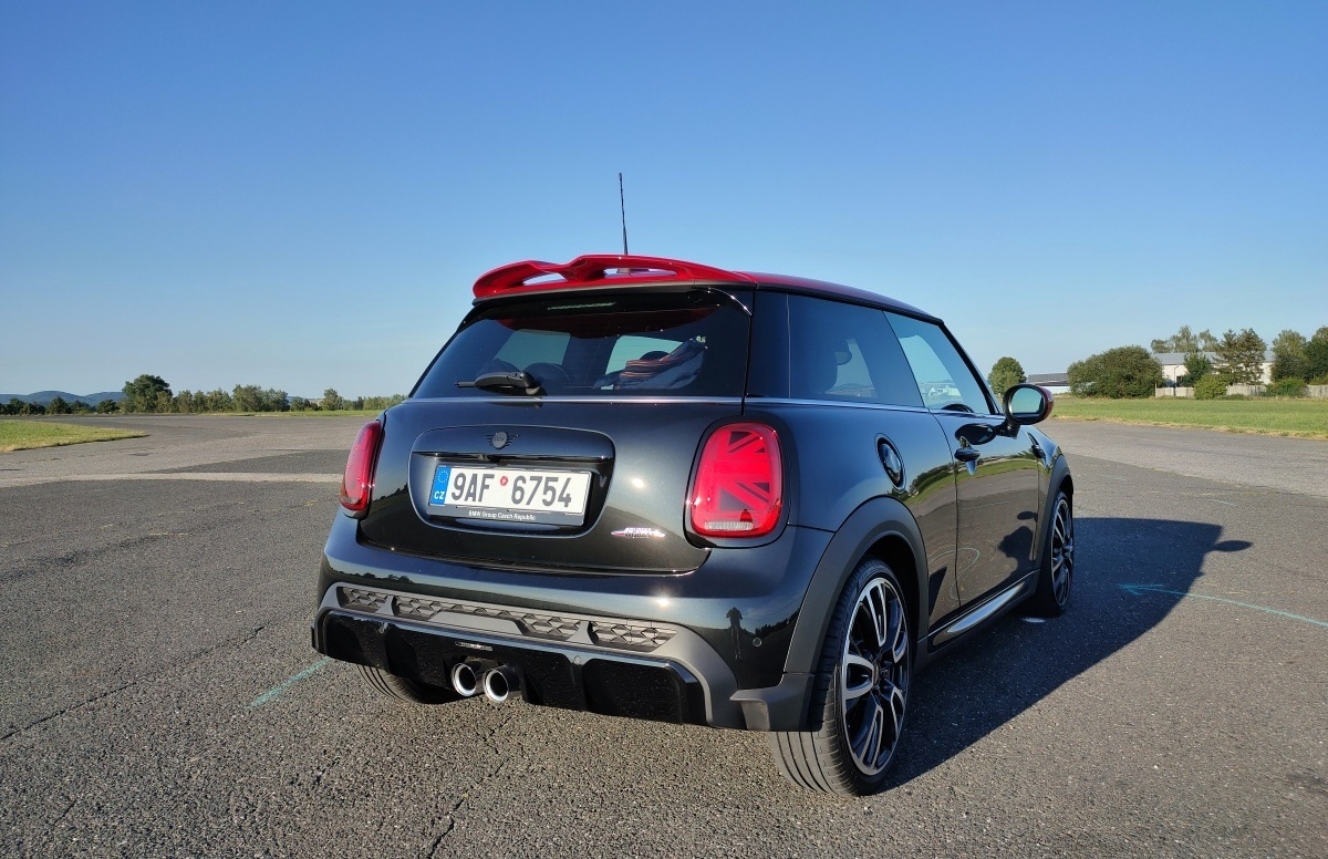 mini-jcw-2022-13