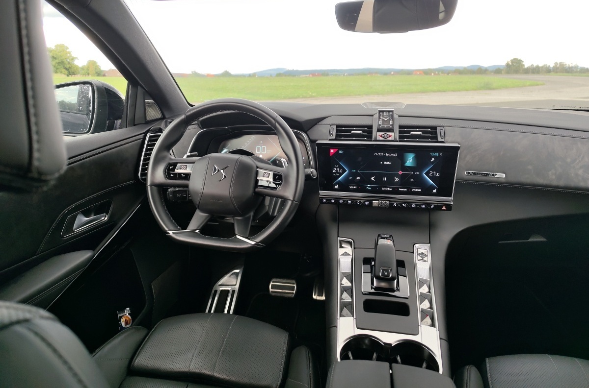 ds-7-crossback-28
