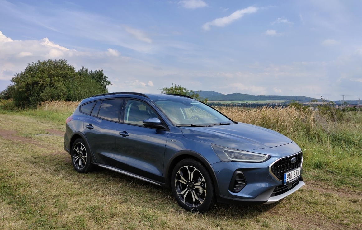 ford-focus-active-ecoboost-hybrid-1