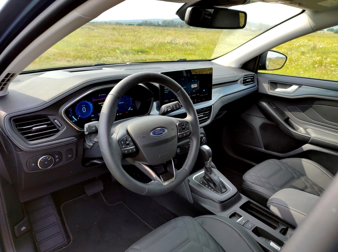 ford-focus-active-ecoboost-hybrid-13