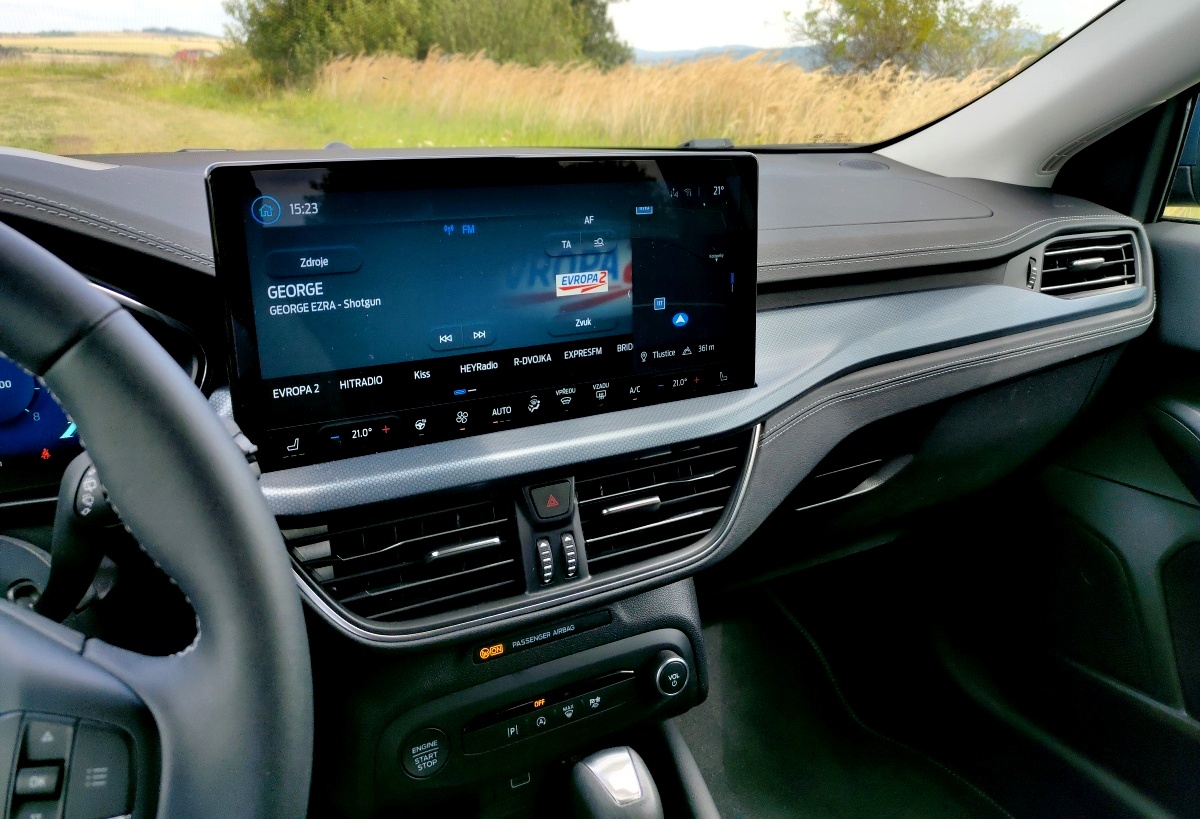 ford-focus-active-ecoboost-hybrid-18