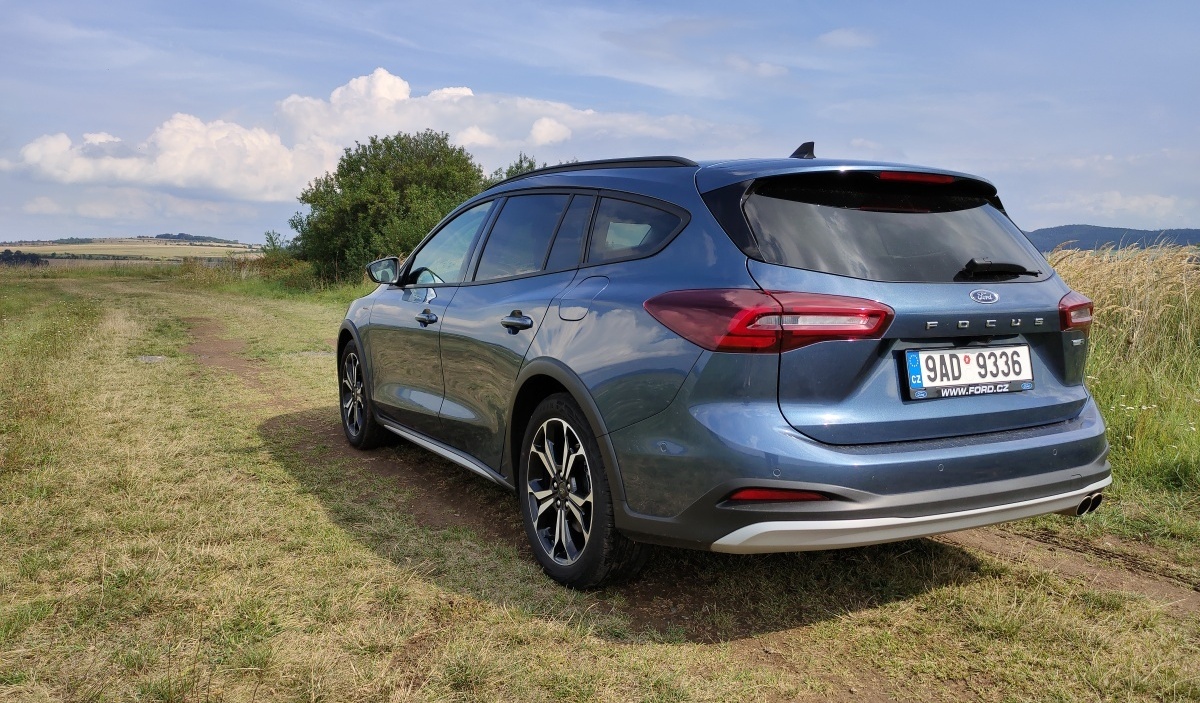 ford-focus-active-ecoboost-hybrid-22