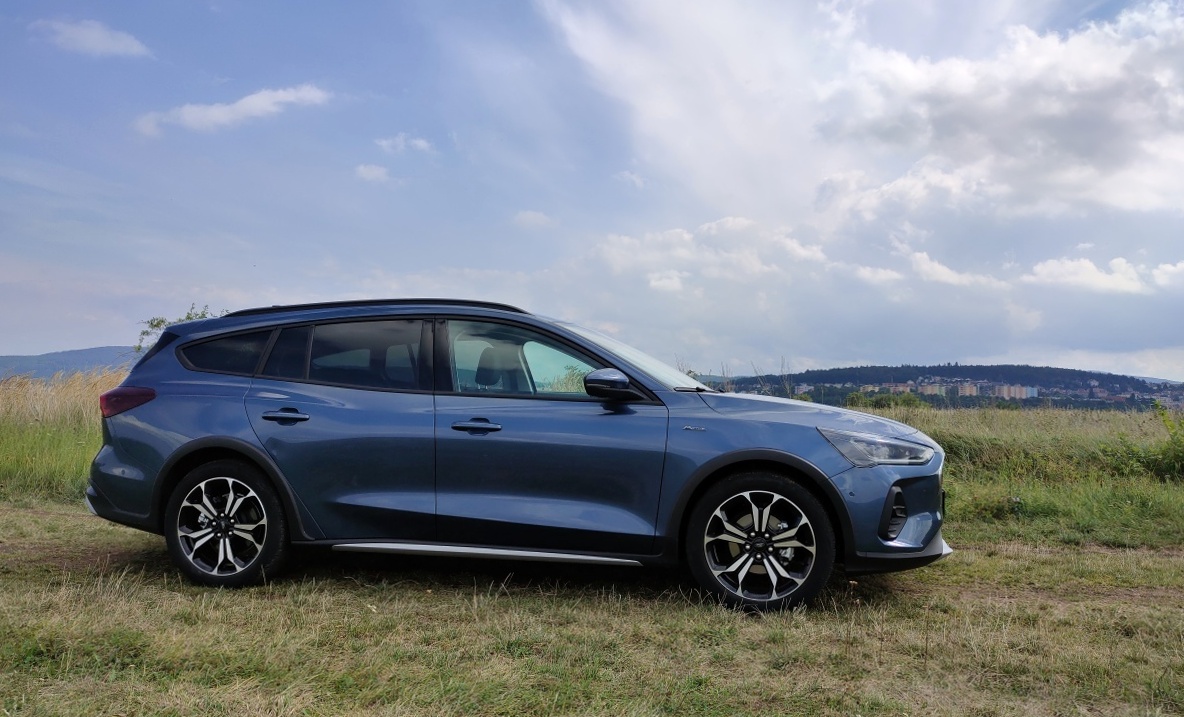 ford-focus-active-ecoboost-hybrid-3