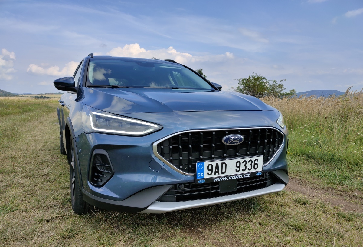 ford-focus-active-ecoboost-hybrid-9