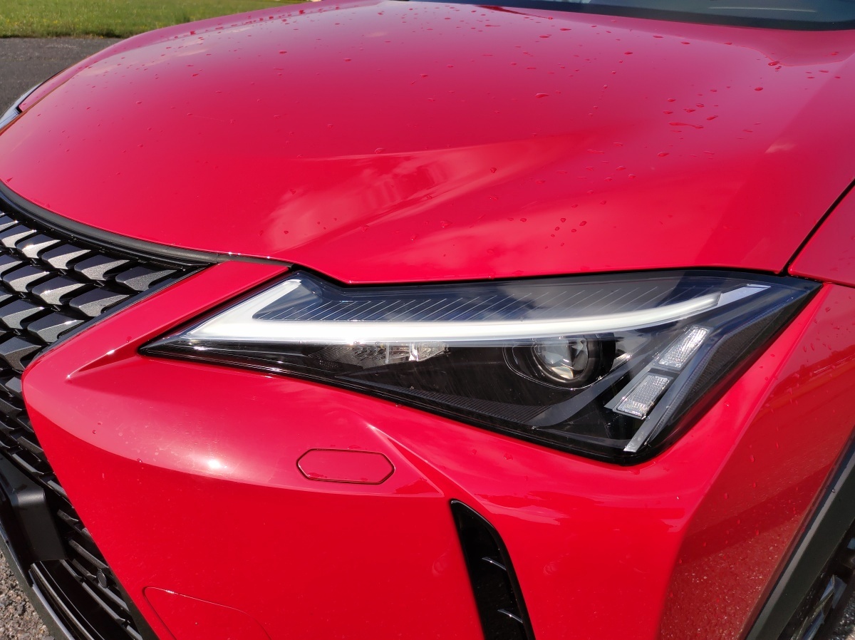 lexus-ux-f-sport-design-2023-10