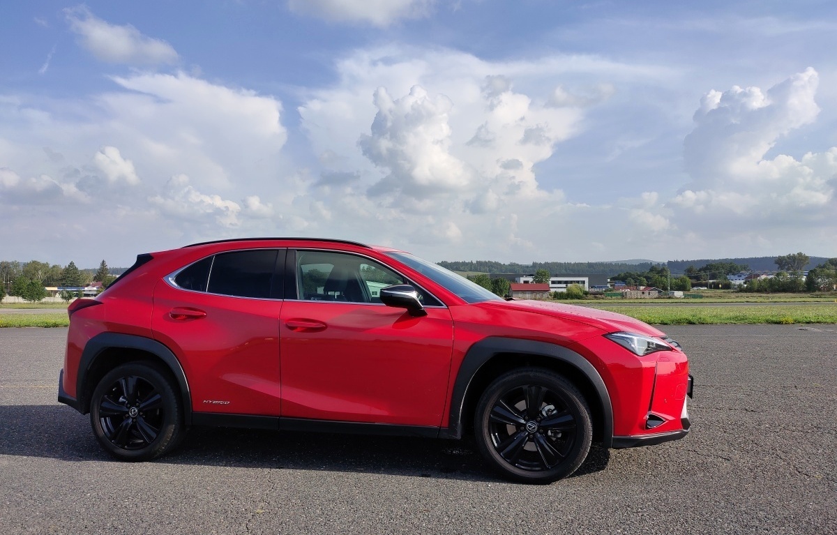 lexus-ux-f-sport-design-2023-5