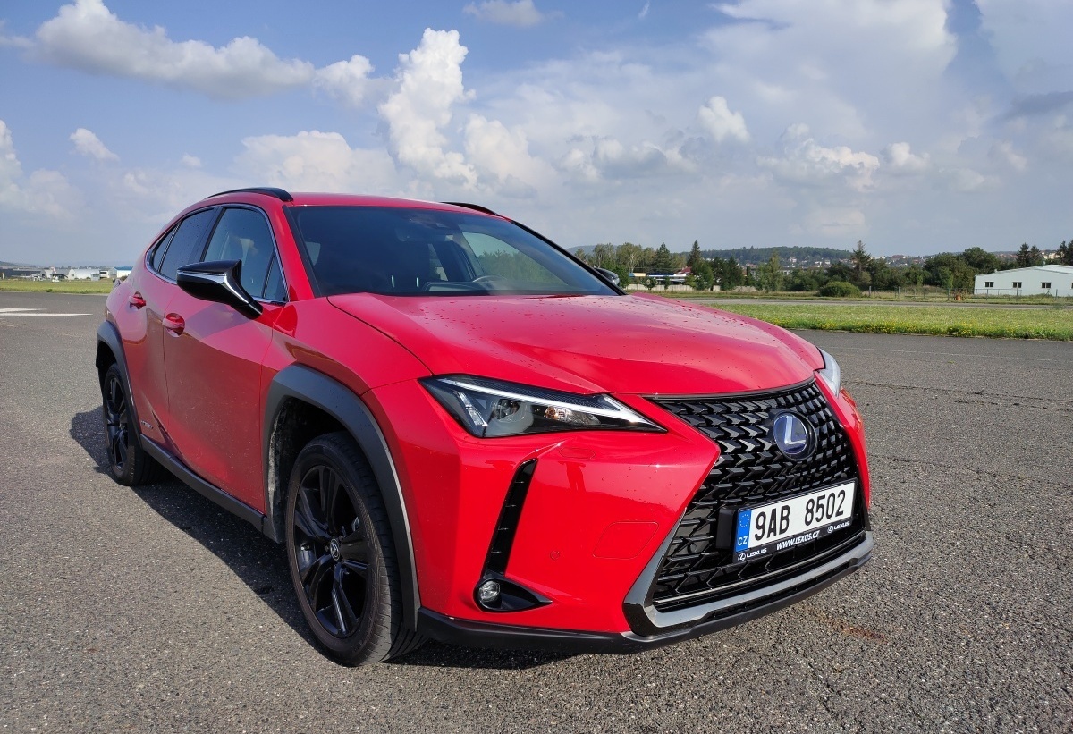 lexus-ux-f-sport-design-2023-6