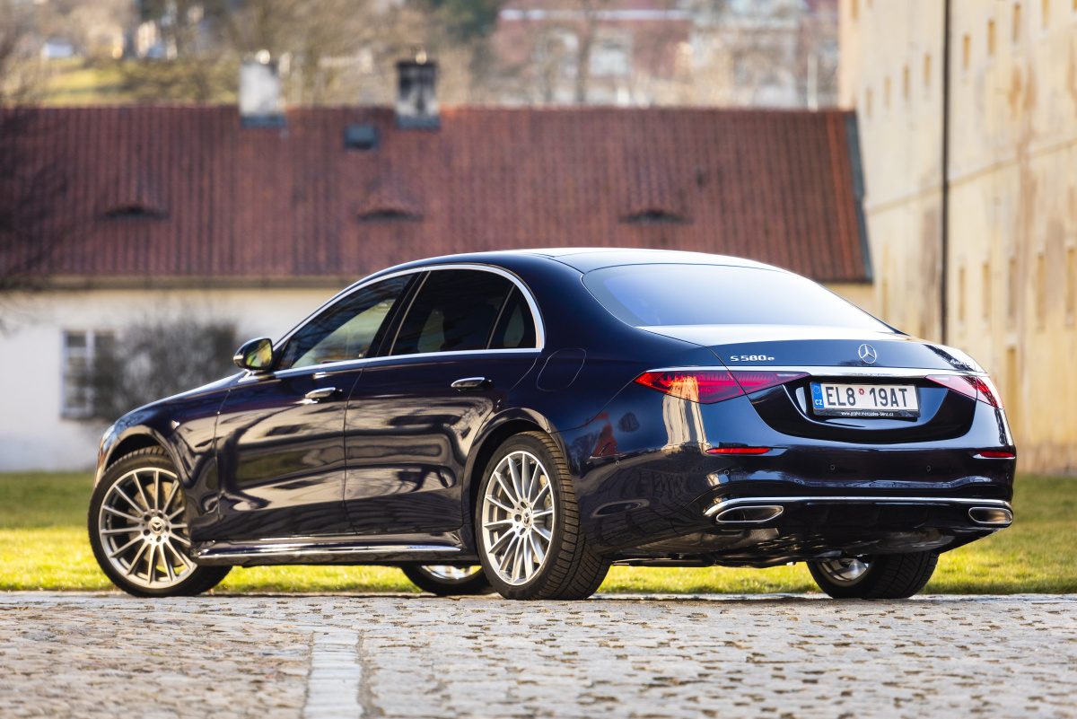mercedes-benz-s-580e_17