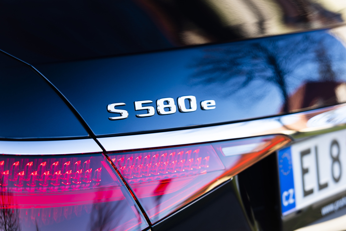 mercedes-benz-s-580e_25