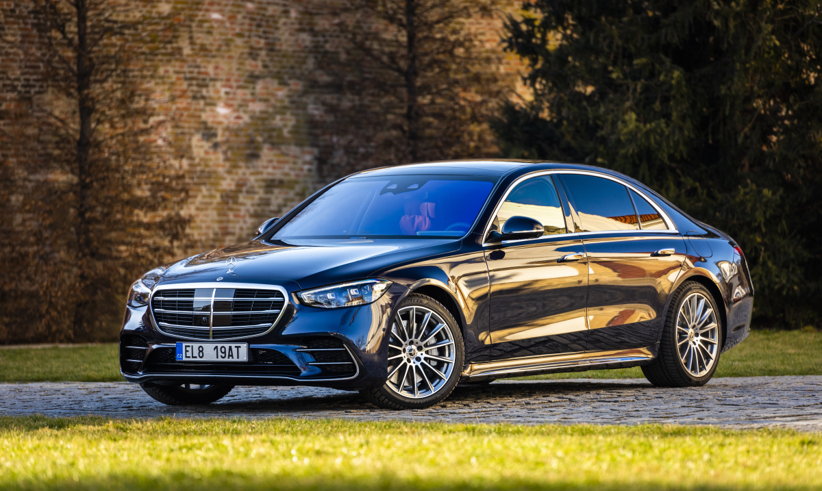 mercedes-benz-s-580e_28