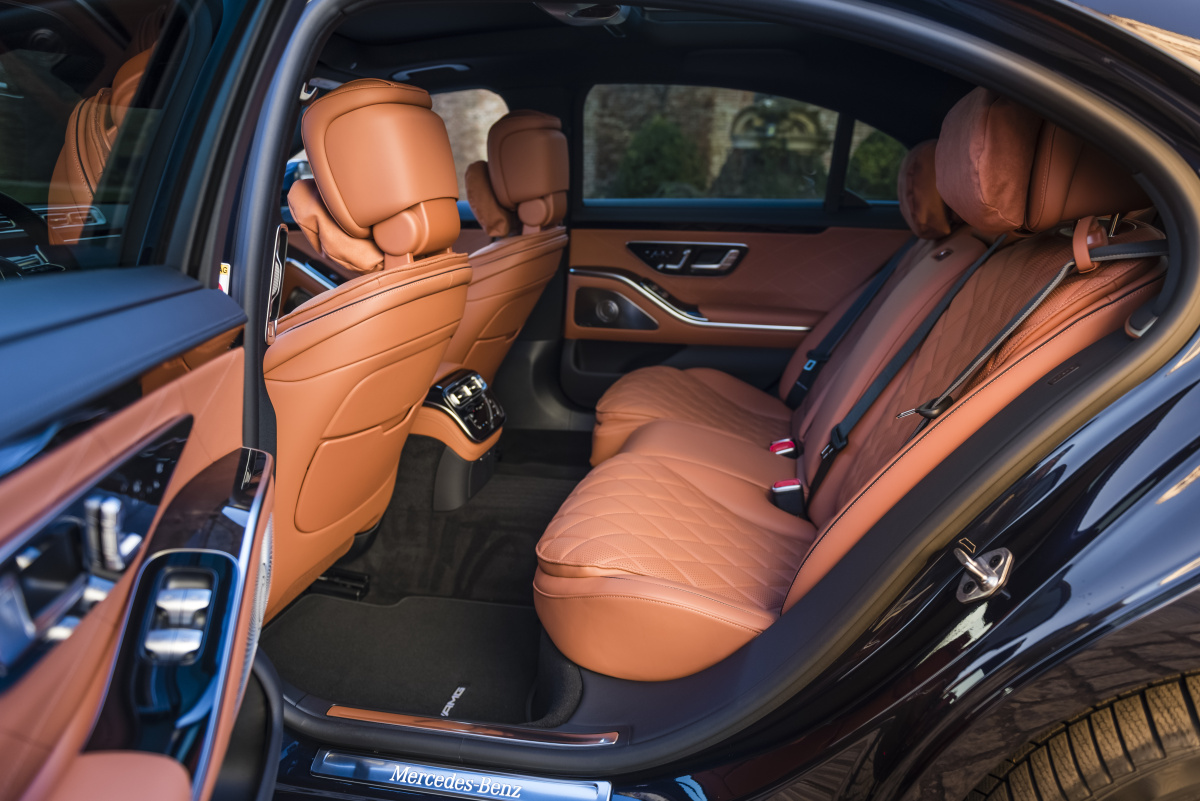 mercedes-benz-s-580e_46