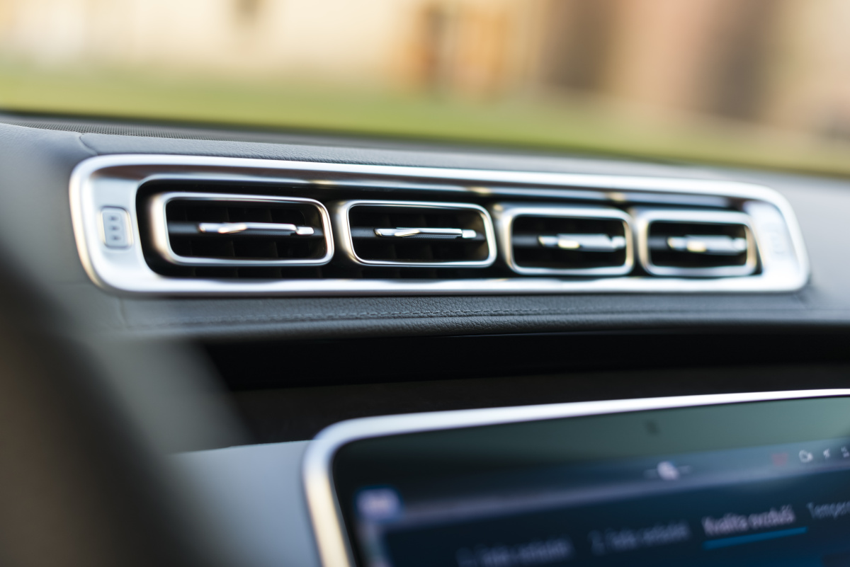 mercedes-benz-s-580e_48