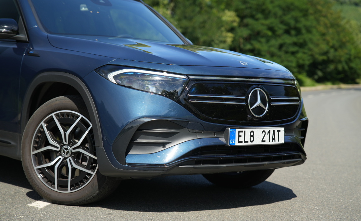 mercedes-benz-eqb-1