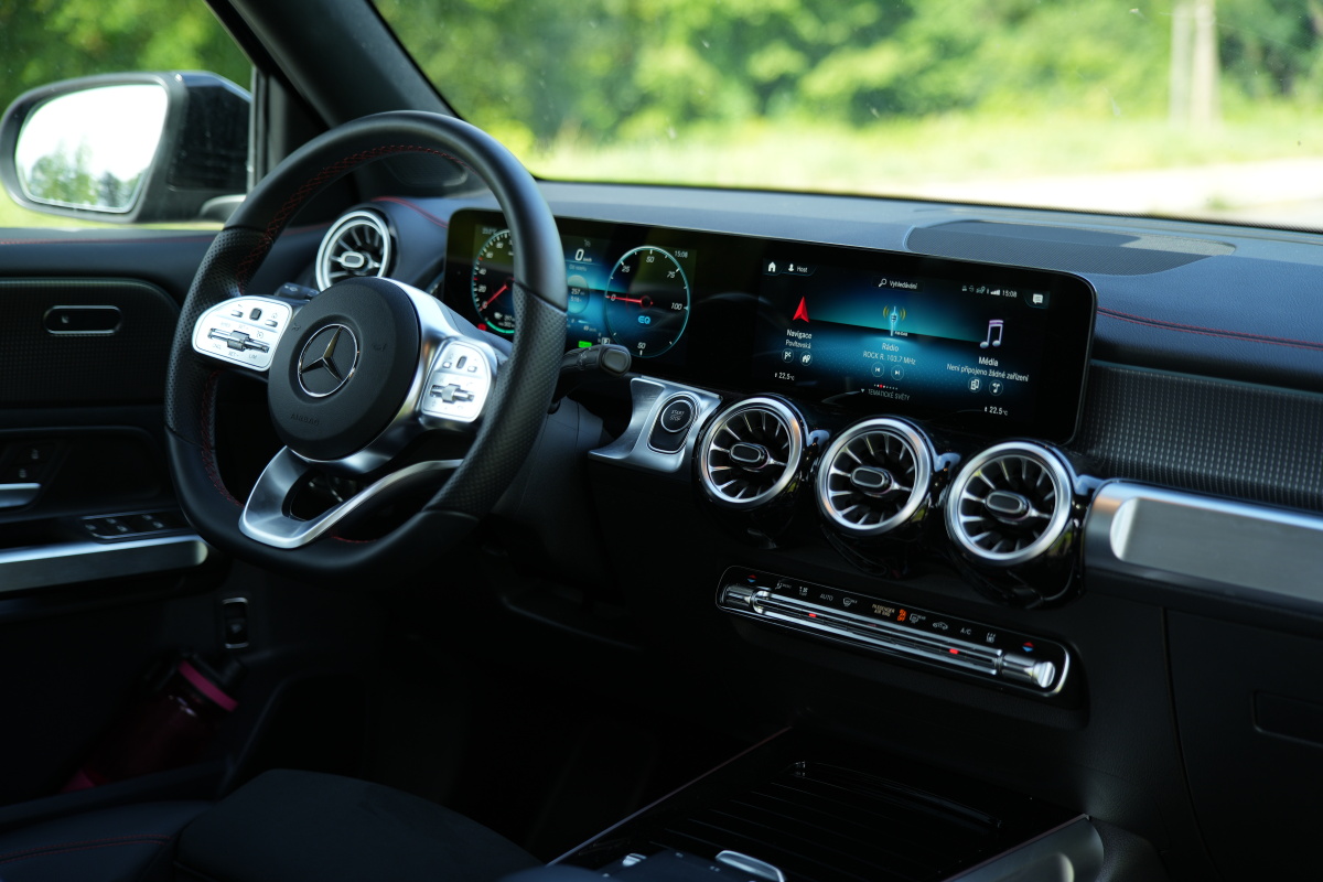 mercedes-benz-eqb-17