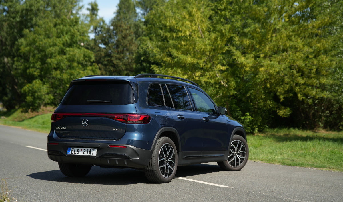 mercedes-benz-eqb-8