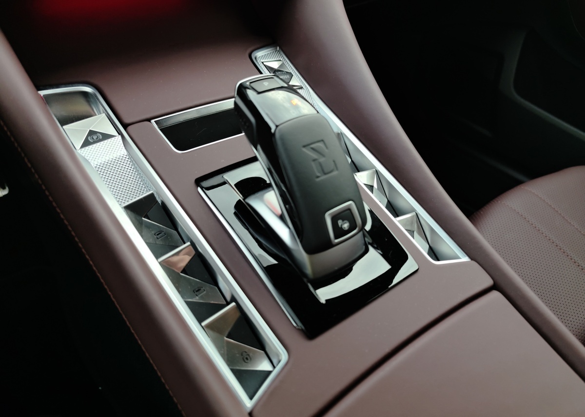 ds-9-e-tense-360-22