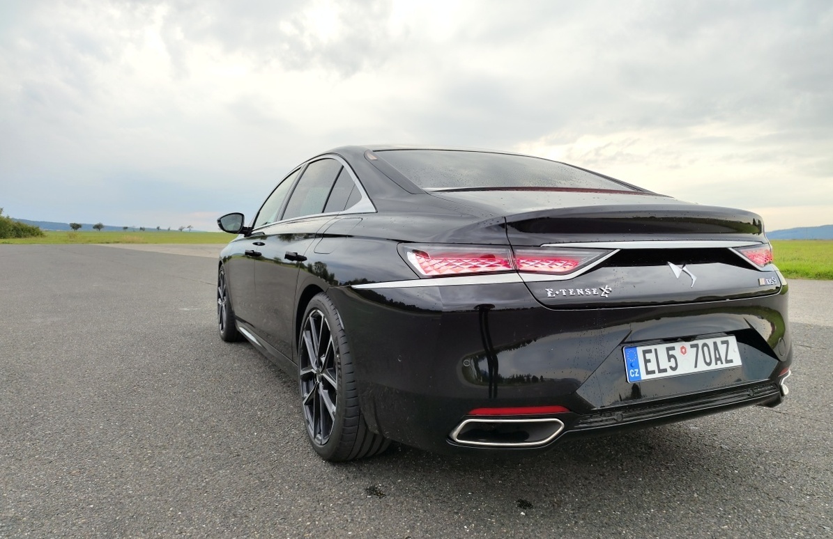 ds-9-e-tense-360-29