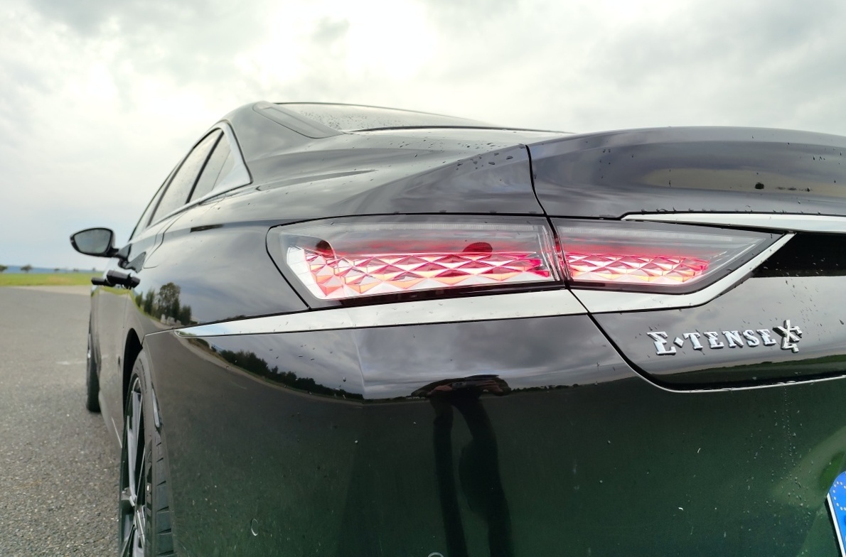 ds-9-e-tense-360-32