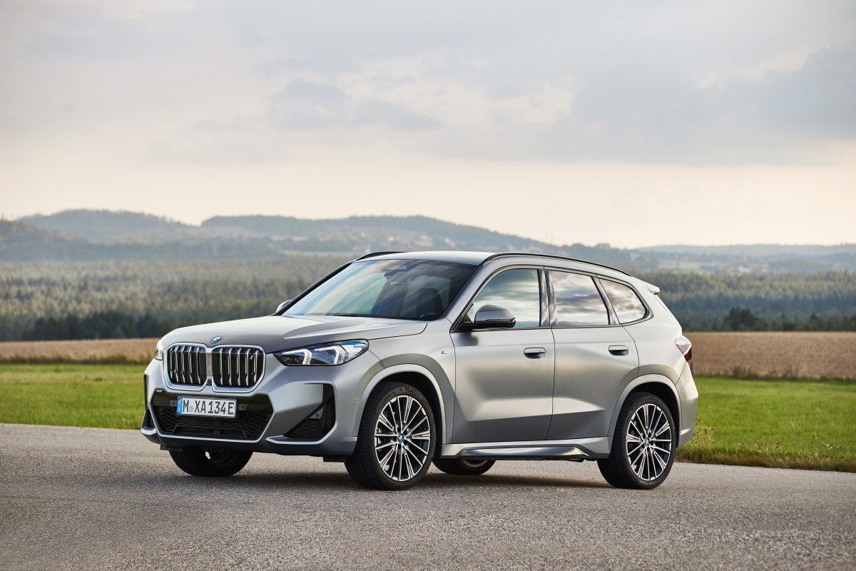 p90479800_highres_bmw-ix1-xdrive30-09