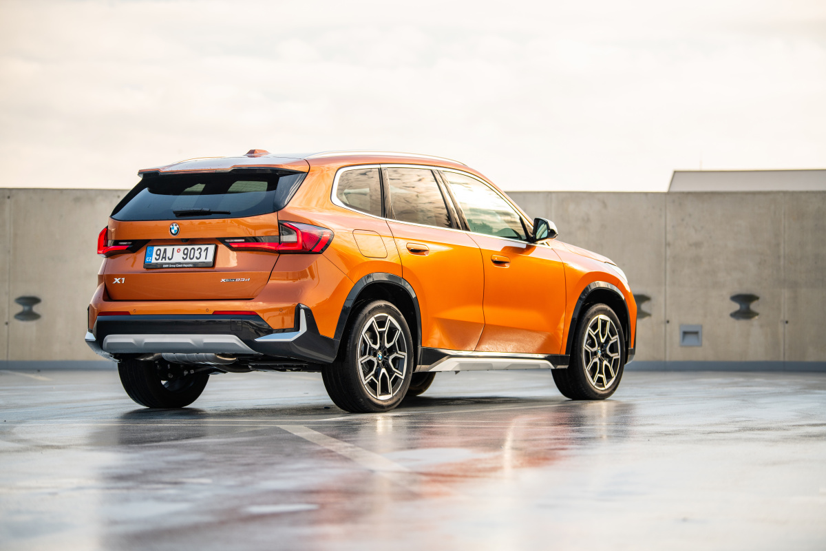 p90482371_highres_bmw-x1-set-of-local