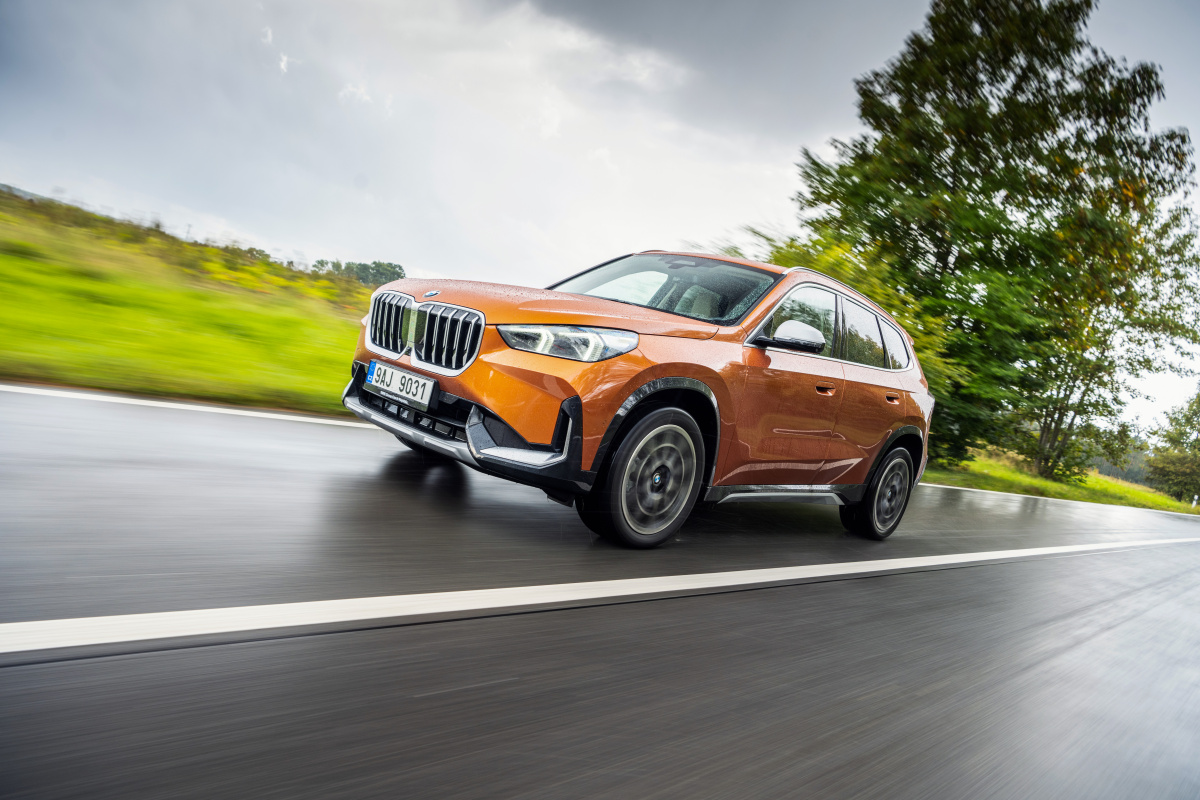 p90482376_highres_bmw-x1-set-of-local