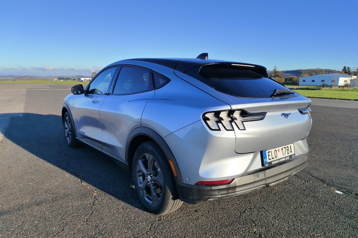 ford-mustang-mach-e-15