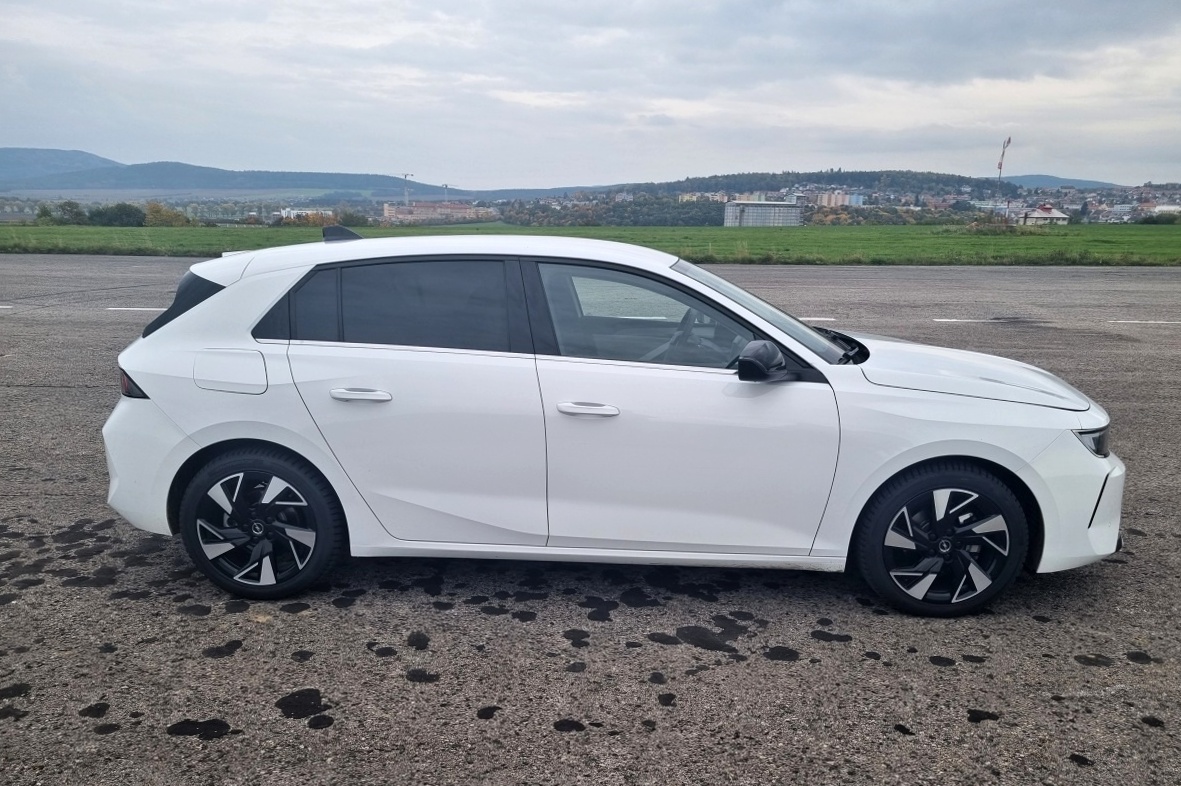 opel-astra-2022-3