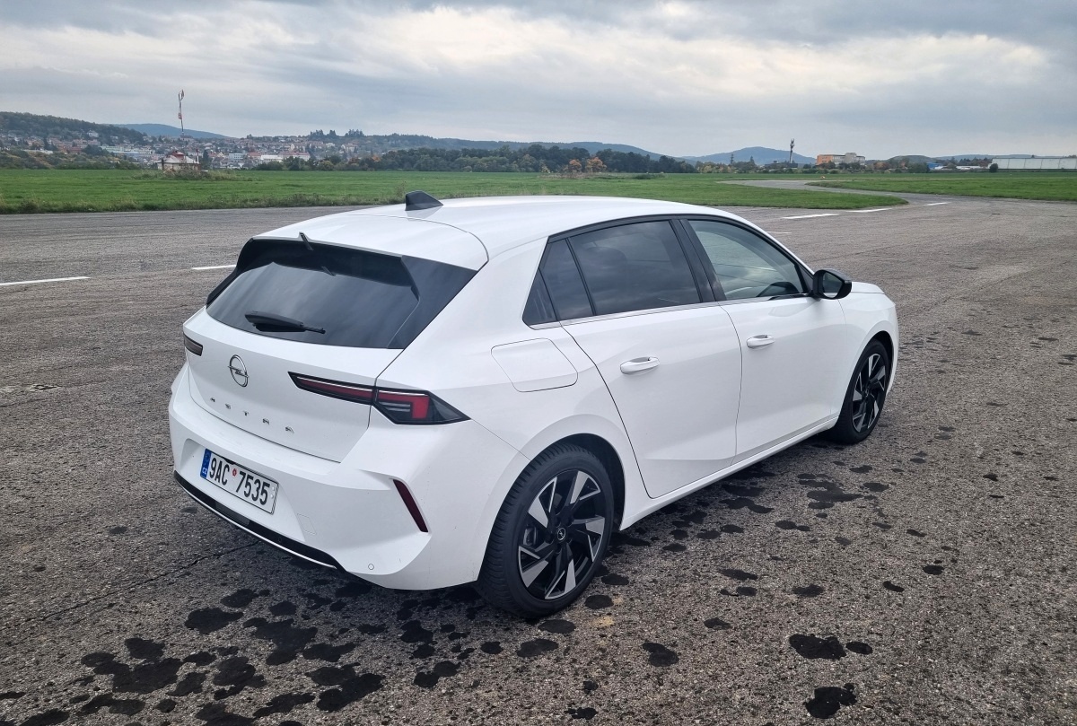 opel-astra-2022-4