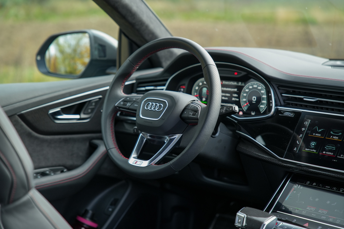 audi-sq8-2023-12