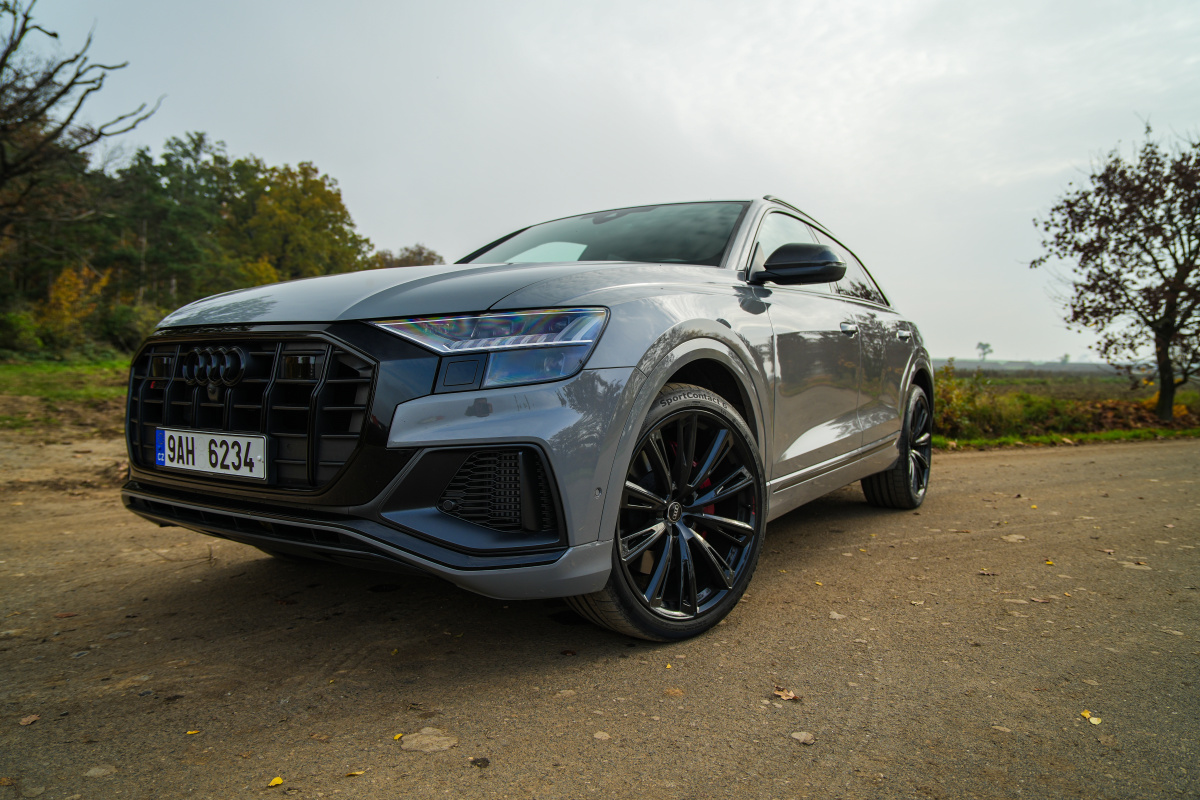 audi-sq8-2023-19