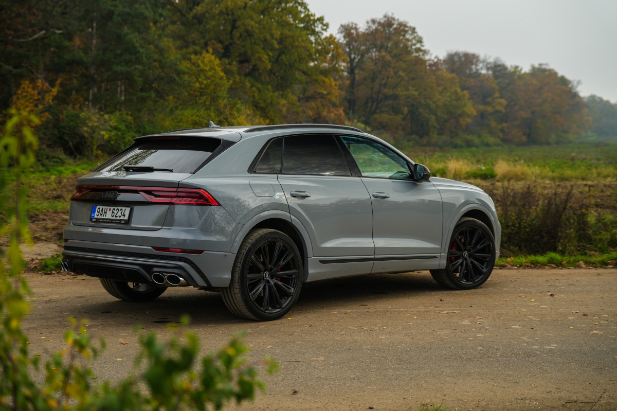 audi-sq8-2023-2