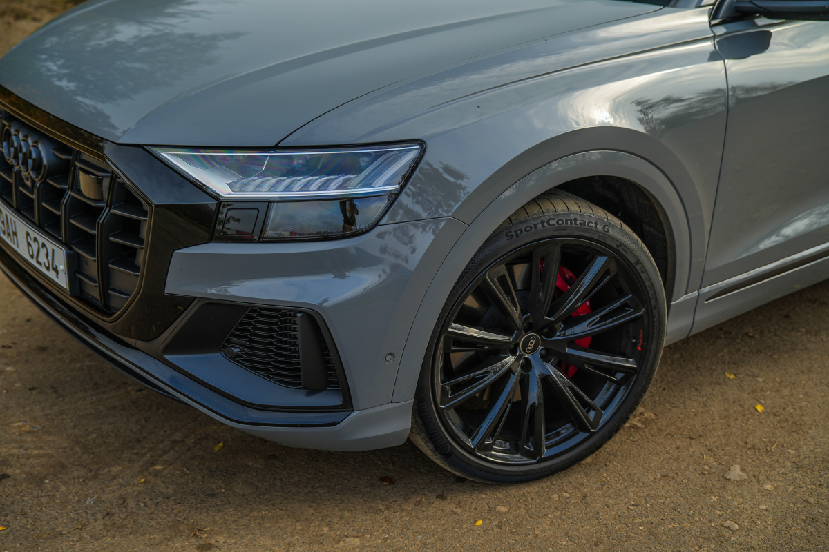 audi-sq8-2023-20