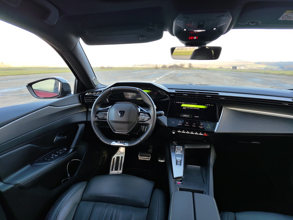 peugeot-308-sw-2023-20