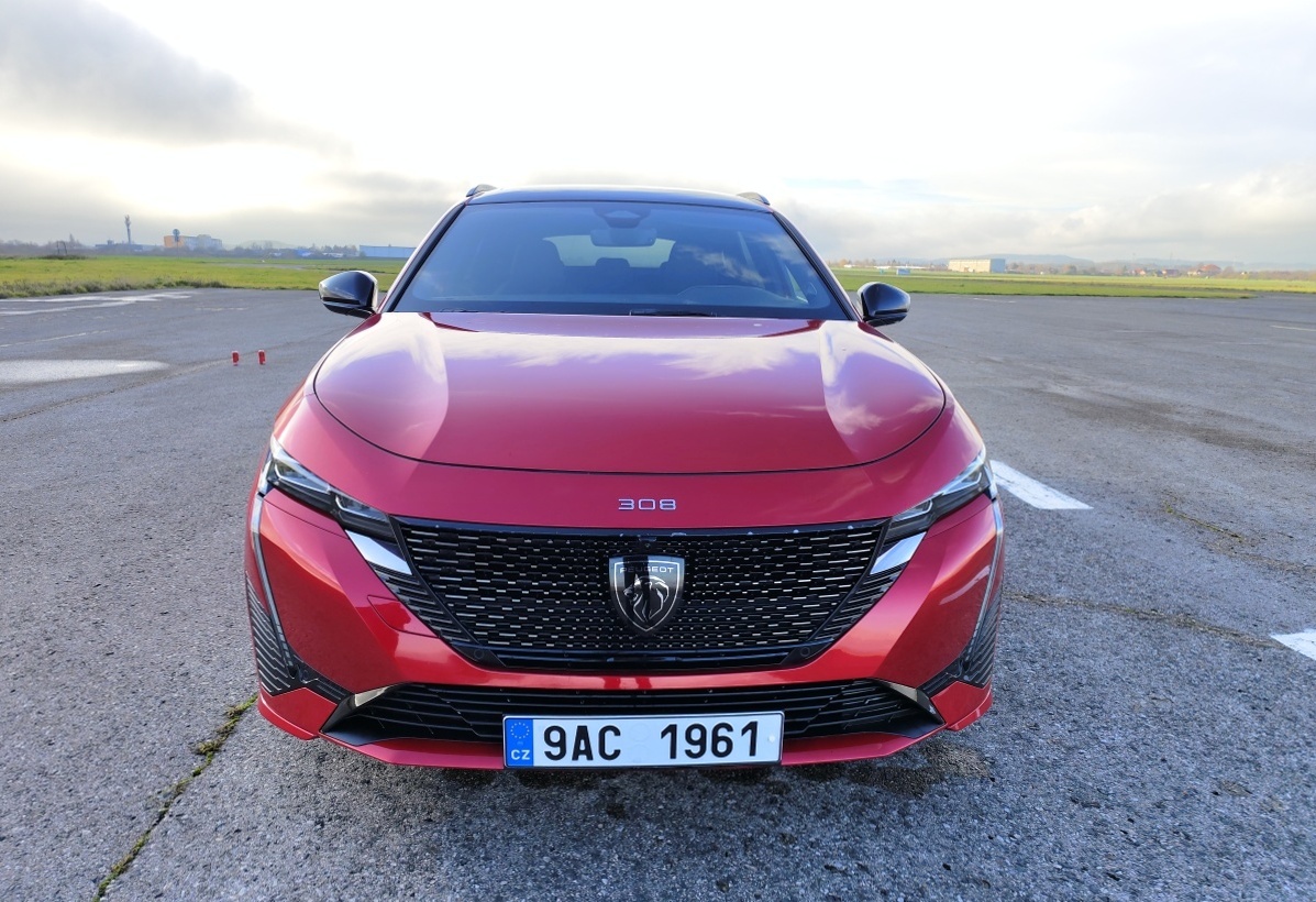 peugeot-308-sw-2023-4