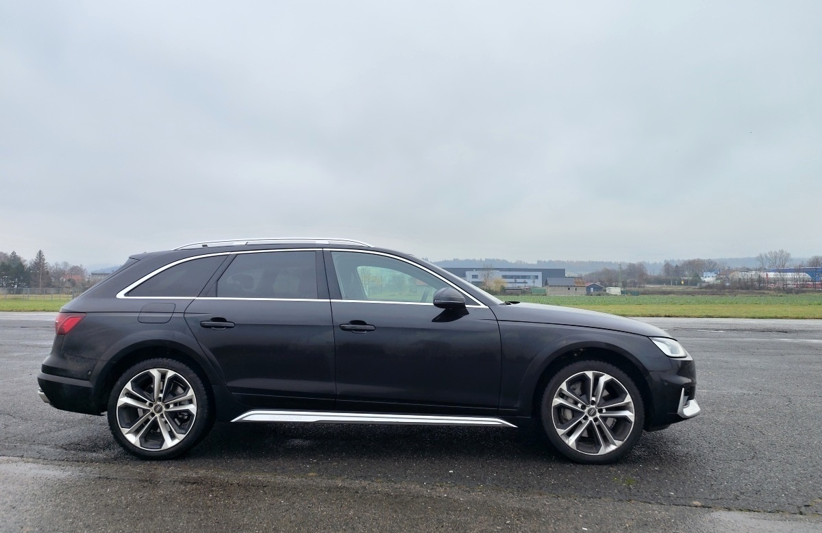 audi-a4-allroad-2023-14