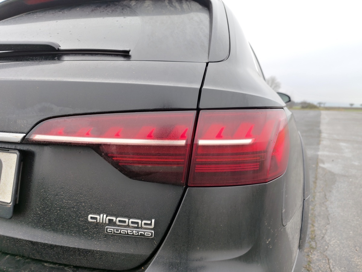 audi-a4-allroad-2023-22