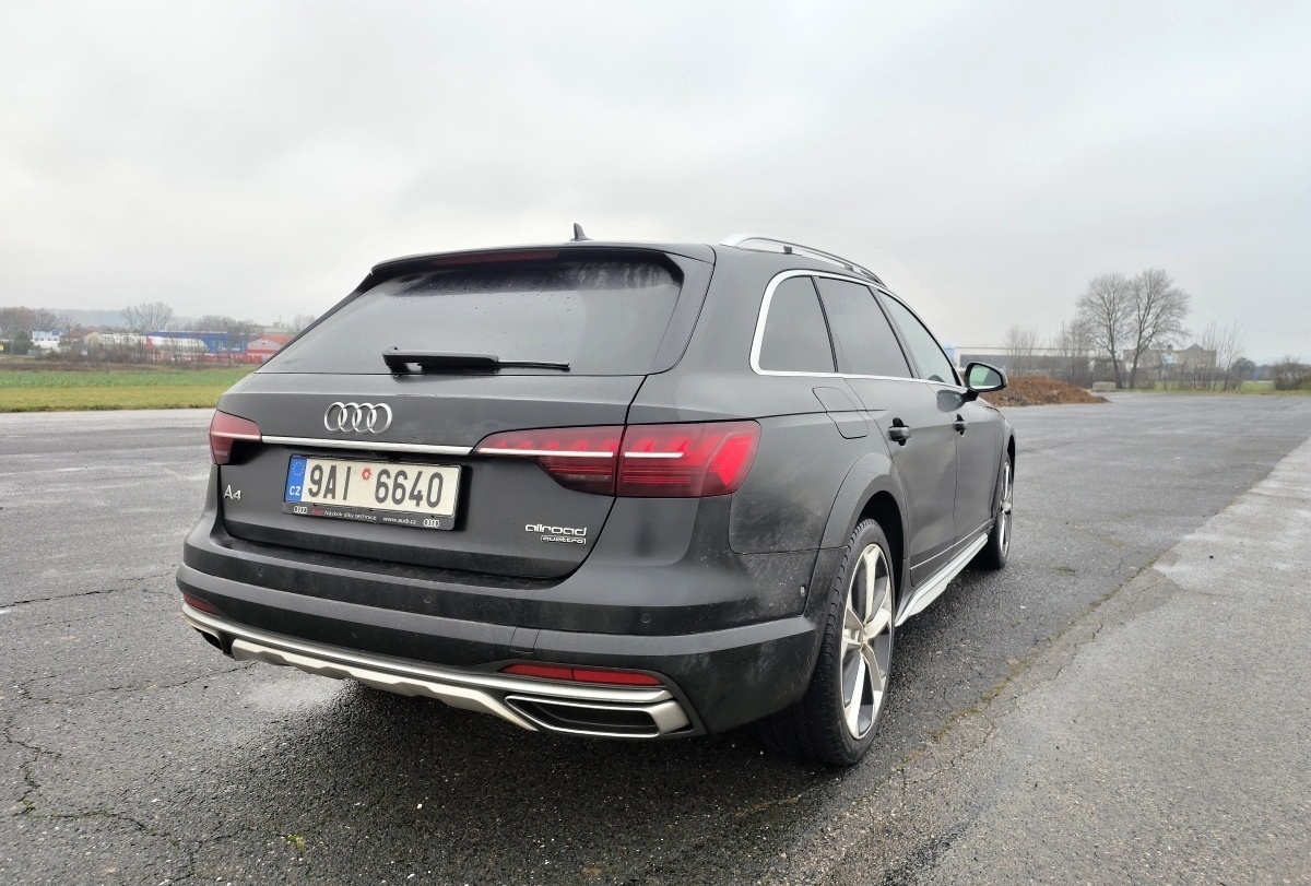 audi-a4-allroad-2023-23
