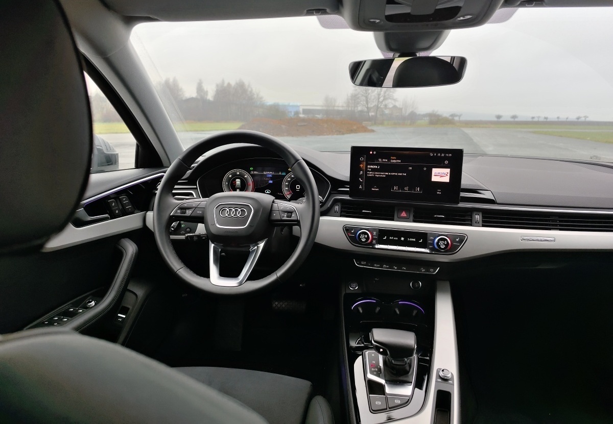 audi-a4-allroad-2023-35
