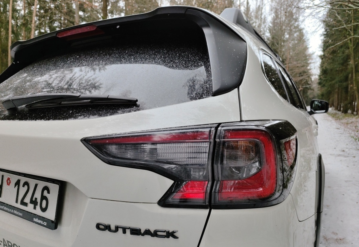 subaru-outback-2023-10