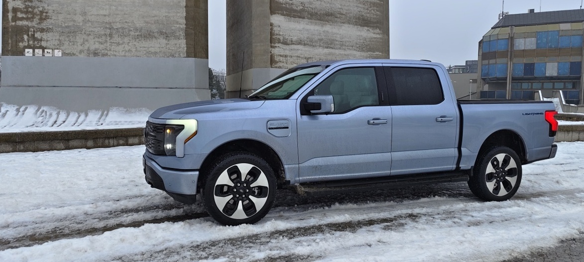 ford-f150-lightning-2023-30