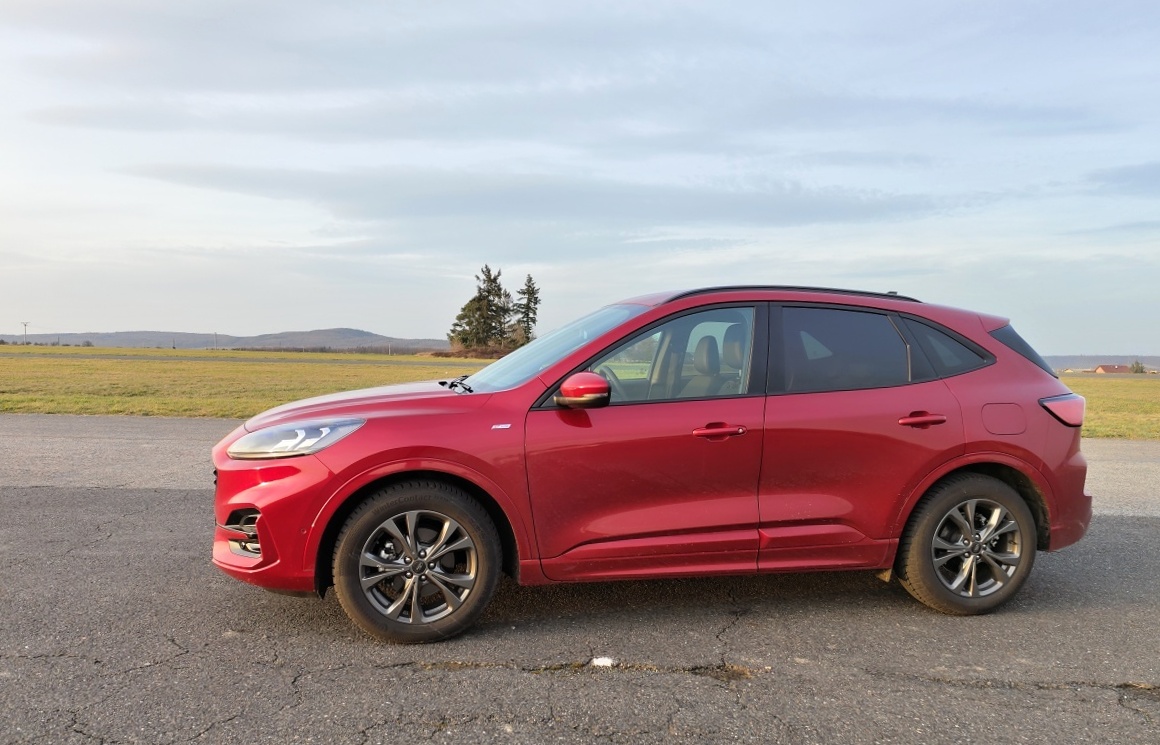 ford-kuga-2023-11