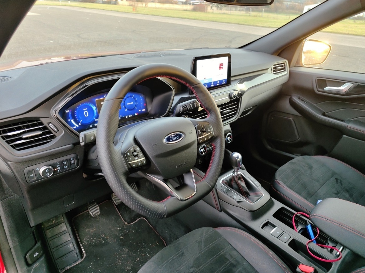 ford-kuga-2023-21