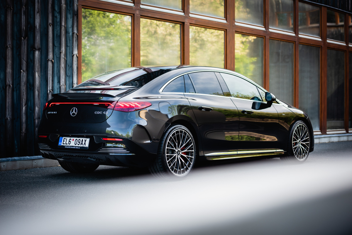 mercedes-eq-eqe-43-4matic_10
