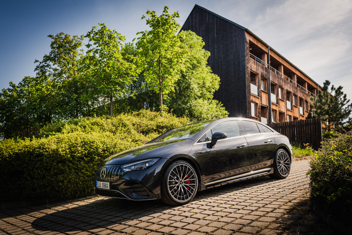mercedes-eq-eqe-43-4matic_17